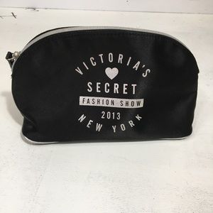 Victoria's Secret 2013 Fashion Show Cosmetic Bag Black Silver VS Pink Stripe